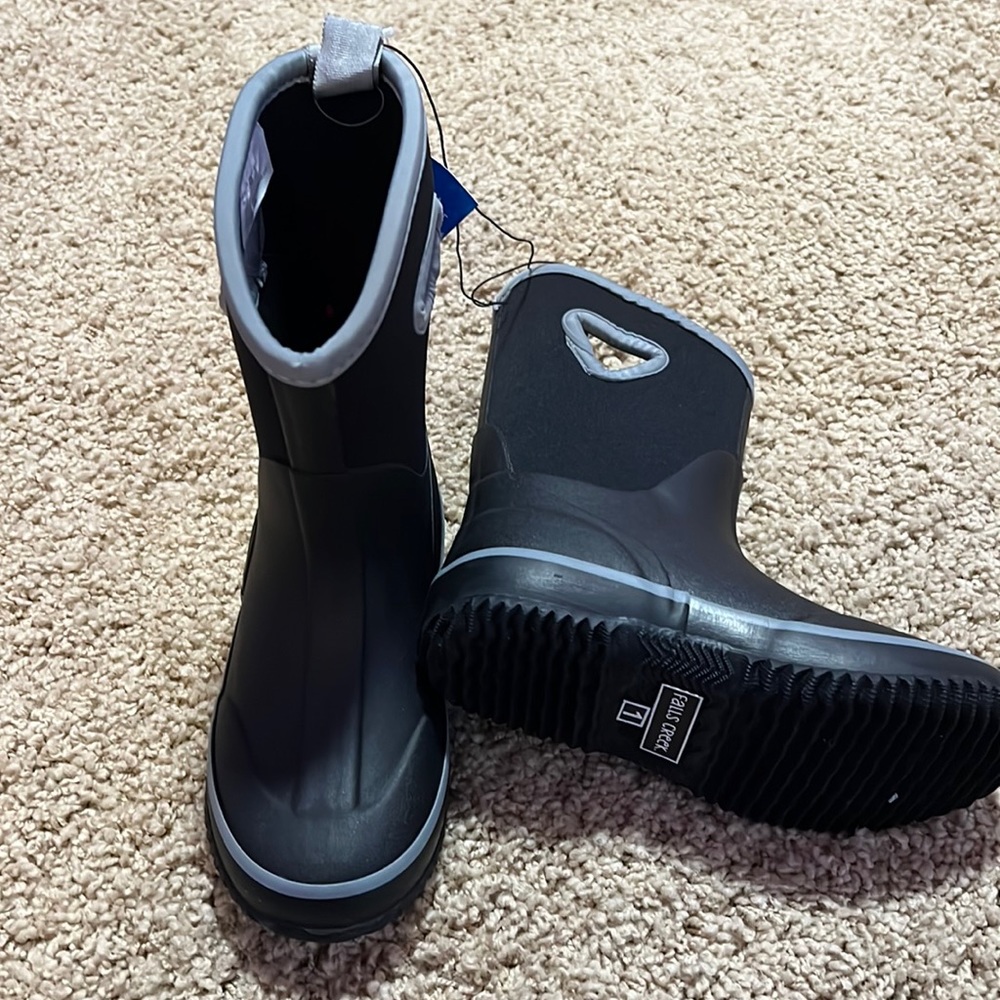 Falls creek Parker boys boots sizes 13-1